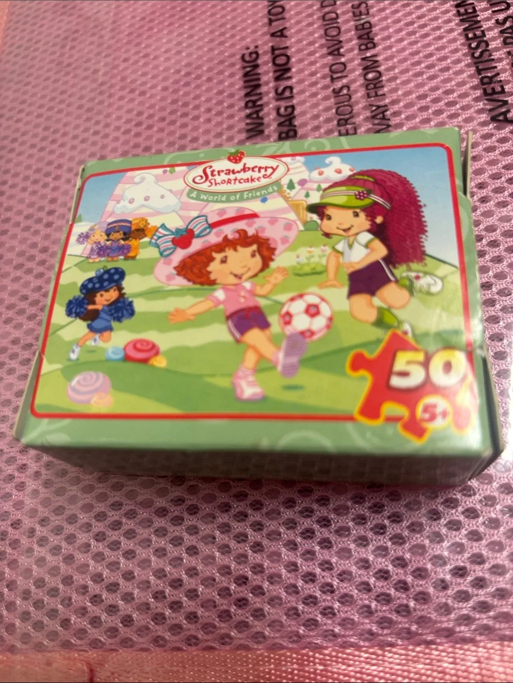 2007 Strawberry shortcake 50-Piece Kids soccer match/le FootballPuzzle -